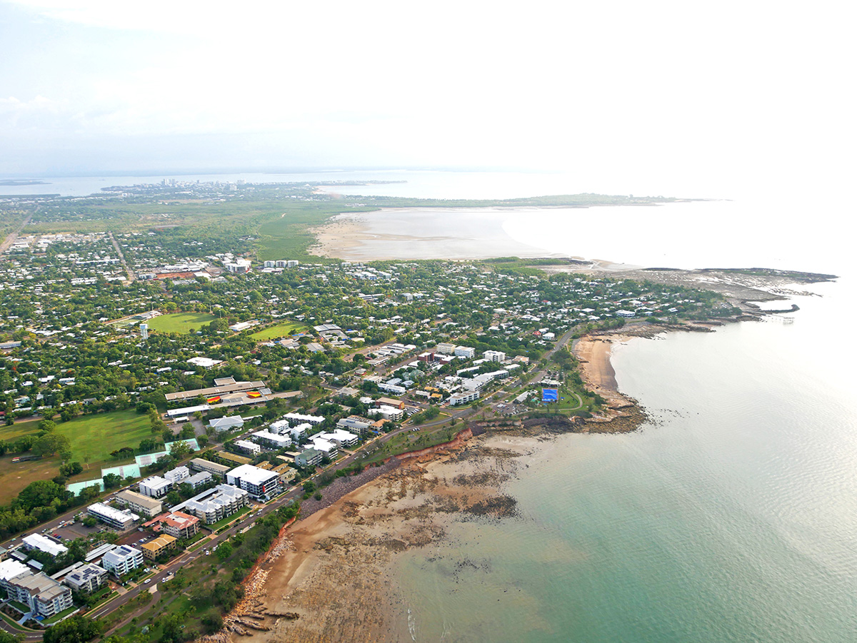 Vliegen langs de kust van Darwin. Een prachtig gezicht!